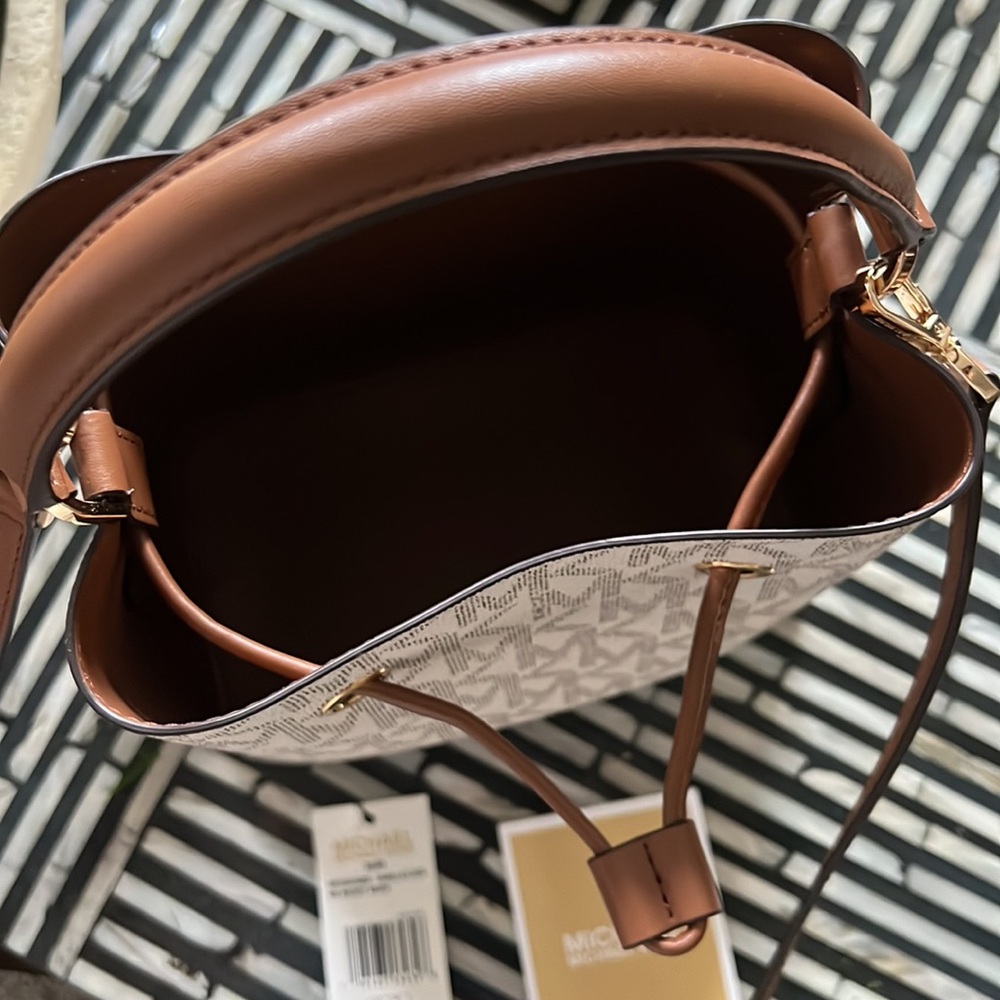 Authentic ❤️Sold❤️Michael kors SURI bag - Picture 3 of 7
